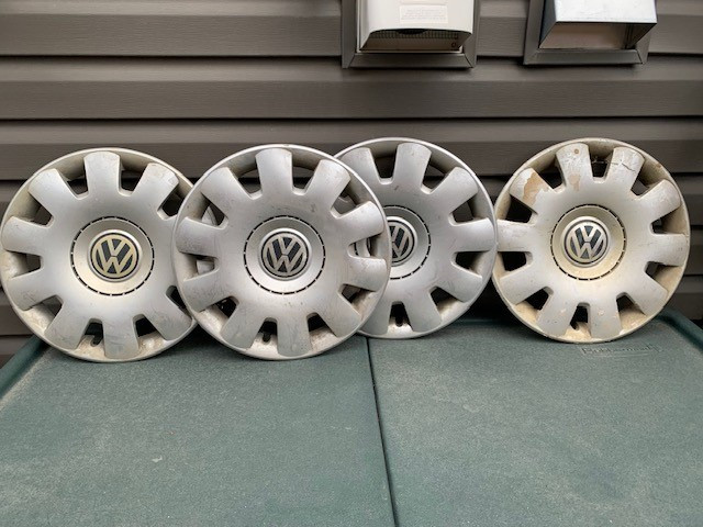 15" VW OEM Wheel Covers in Tires & Rims in Saskatoon