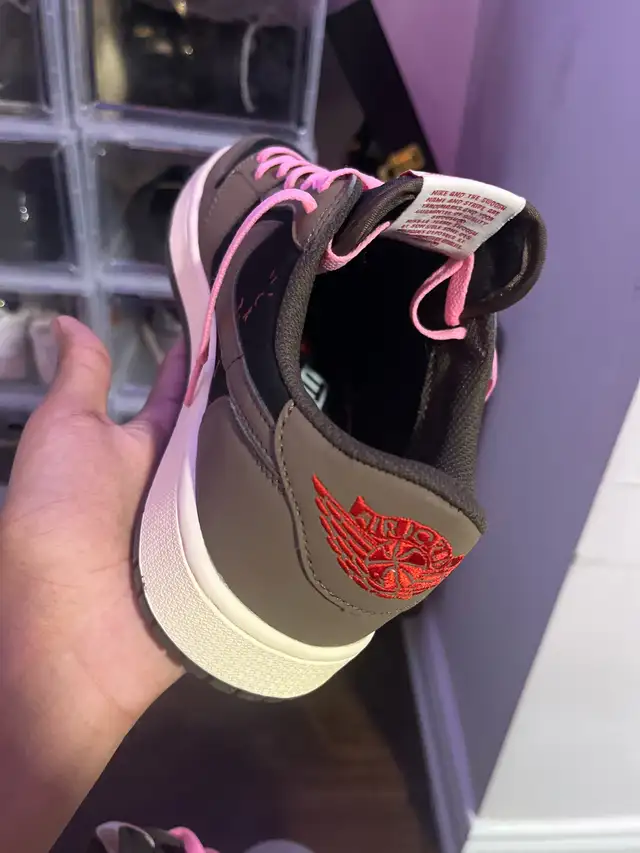 NIKE AIR JORDAN 1 LOW X TRAVIS SCOTT CACTUS JACK in Men's Shoes in Oshawa / Durham Region - Image 4