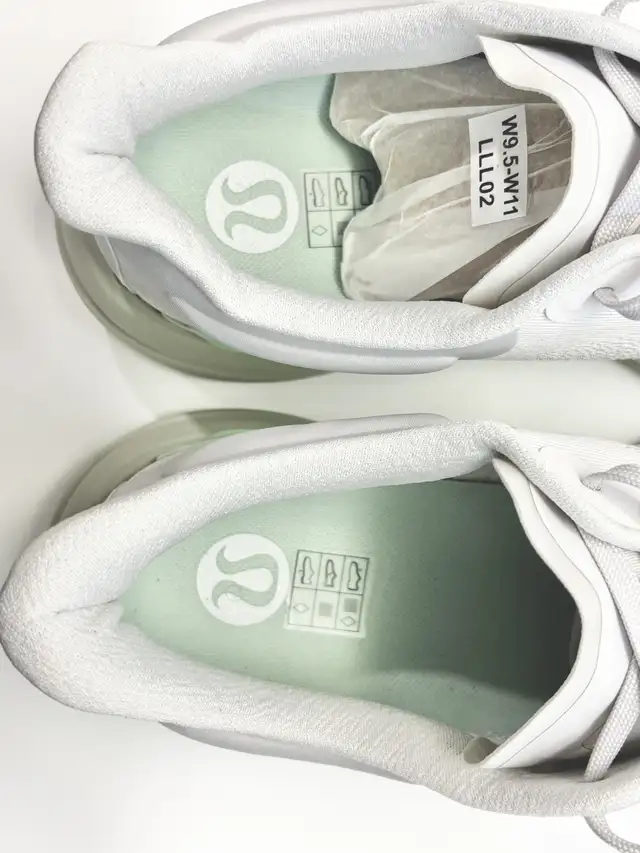 Lululemon women’s shoes size 11 New!! in Women's - Shoes in Oakville / Halton Region - Image 6