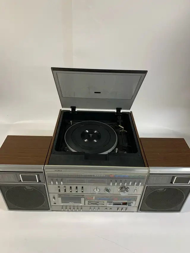 Vintage YORX M2685A Stereo System with Turntable & Double Casset in Stereo Systems & Home Theatre in City of Toronto - Image 3