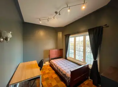 Private Room for Rent near Trent University