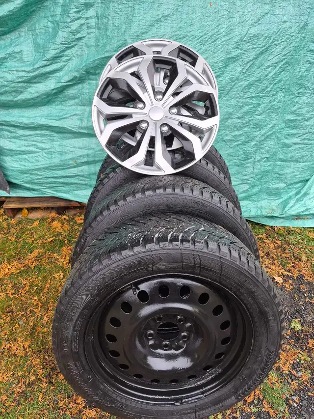 4 PNEUS D'HIVER NOKIAN in Tires & Rims in St-Georges-de-Beauce - Image 2