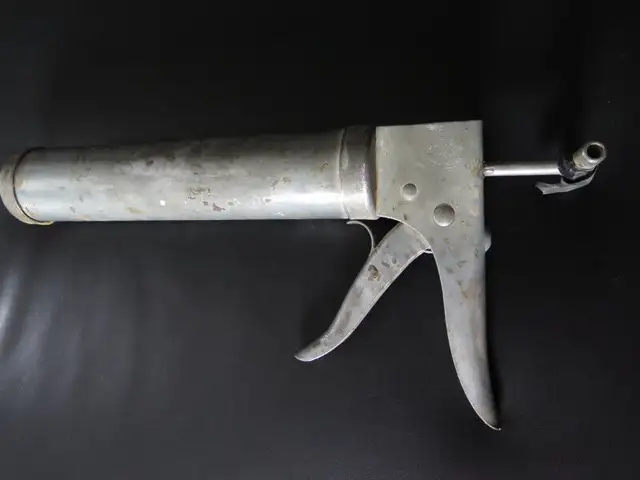 Goblet de trempage pour touret d'établi Delta,fusil à calfeutrer in Other in Longueuil / South Shore - Image 3