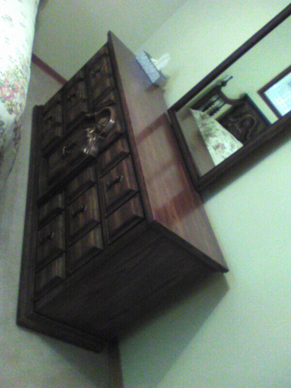 OAK BEDROOM SET -5 PCE. REDUCED in Multi-item in Oshawa / Durham Region - Image 4