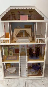 Merveilleux cadeau : La Maison de poupées Savannah