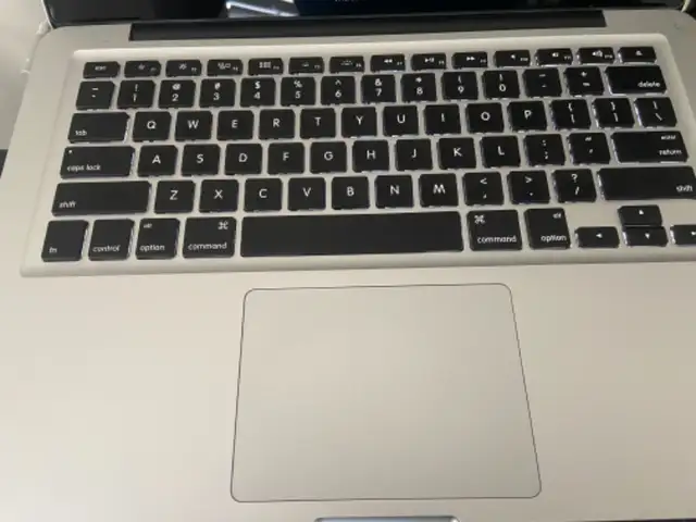 APPLE MACBOOK PRO 13INCH…NO LOW BALL OFFERS in Laptops in Oshawa / Durham Region - Image 3