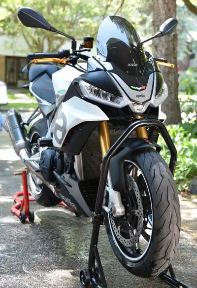 2021 Tuono V4 Bought it in 2022, single owner Odometer: 7650 Kms Mint condition Oil changed every su...