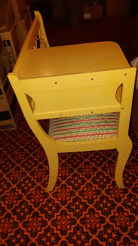 "HALLWAY CHAIR with WRITING TABLE" - in Excellent Condition! in Arts & Collectibles in Winnipeg - Image 4