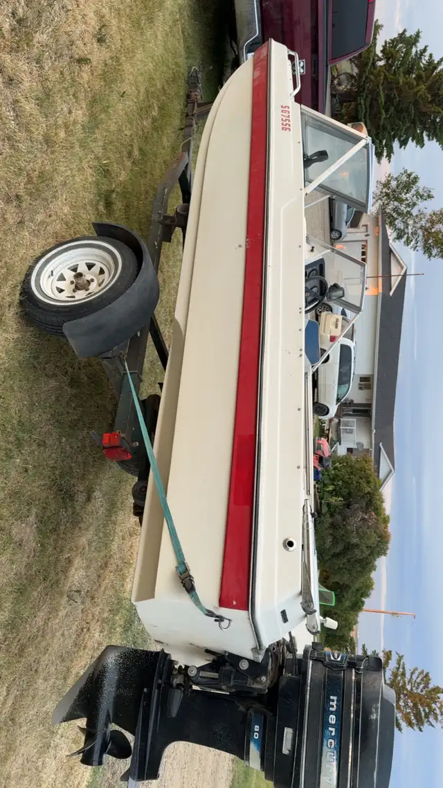 1975 Chrysler model 315 open bow in Powerboats & Motorboats in Saskatoon - Image 3