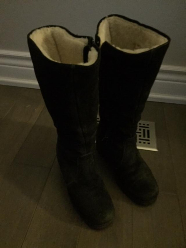 Woman Pajar Suede Leather Winter snow boots Waterproof Size 5.5 in Women's - Shoes in Markham / York Region - Image 2