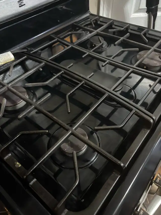 Used Gas stove in Stoves, Ovens & Ranges in Markham / York Region - Image 3