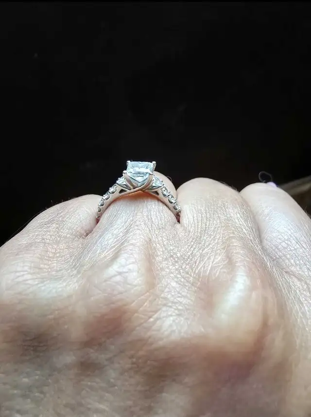 Engagement ring64866532780419121