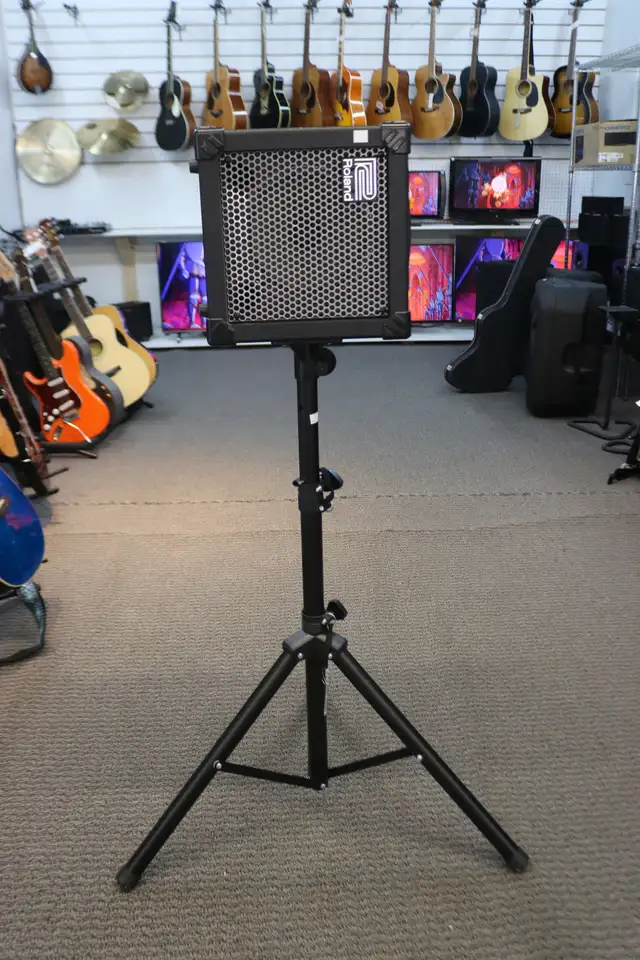Amp Musical ROLAND cube-20x w/ pa Stand attachment (#42031-1) in Amps & Pedals in City of Halifax - Image 2
