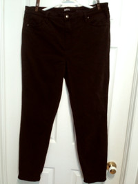Pantalon en jeans (neuf) noir pour dame