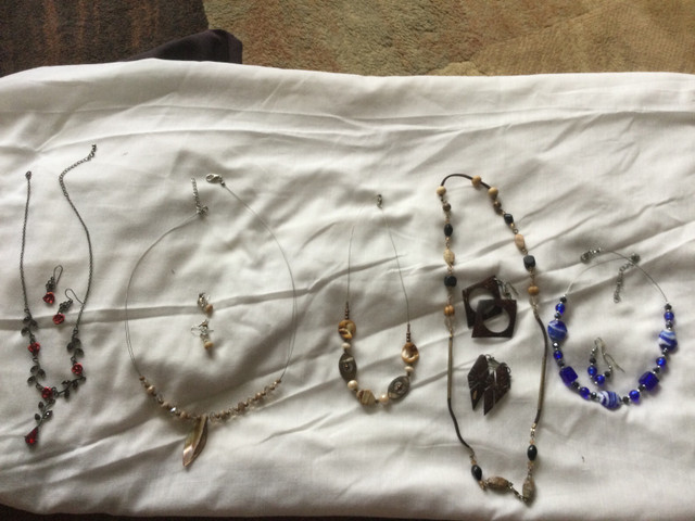 Bijoux, colliers et boucles d’oreille dans Bijoux et montres  à Saint-Hyacinthe - Image 4