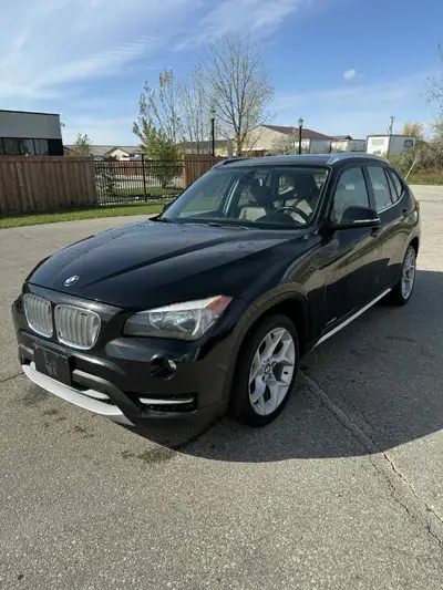 2013 bmw x1 28i x- drive it has a 2.0 turbo 4 cylinder motor with automatic transmission which makes...