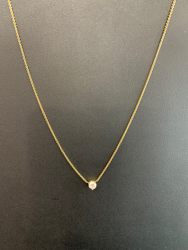 Brilliant 18K Yellow Gold Solitaire Pendant and Chain in Jewellery & Watches in Oshawa / Durham Region