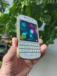 Blackberry Q10 Gold & White, rare limited special edition Mint!