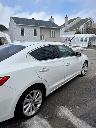 Clean, Reliable, Great Condition Price: $12,900 (NEGOTIABLE) 141,000 km Automatic Very well maintain...