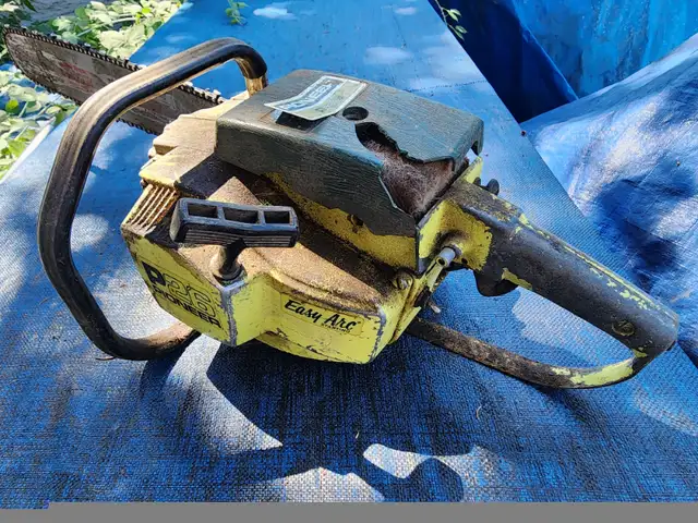Pioneer P26 Easy Arc Starting Antique Gas Chainsaw 18 Inch Bar in Outdoor Tools & Storage in Windsor Region - Image 8