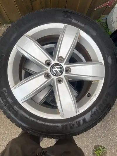 Set of Vw alloys, with winter tires on them. 215/55/R17 Goodyear WinterCommandUltra 600 Obo