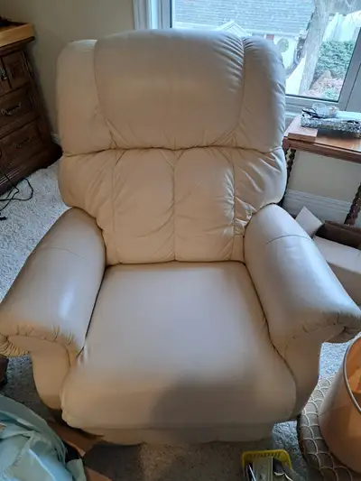 LEATHER LA-Z-BOY ROCKER/RECLINER, View more