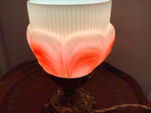 Vtg L&L WMC Two Tone Art Glass Lamp w an Ornate Gilt Metal Base in Indoor Lighting & Fans in Belleville - Image 3
