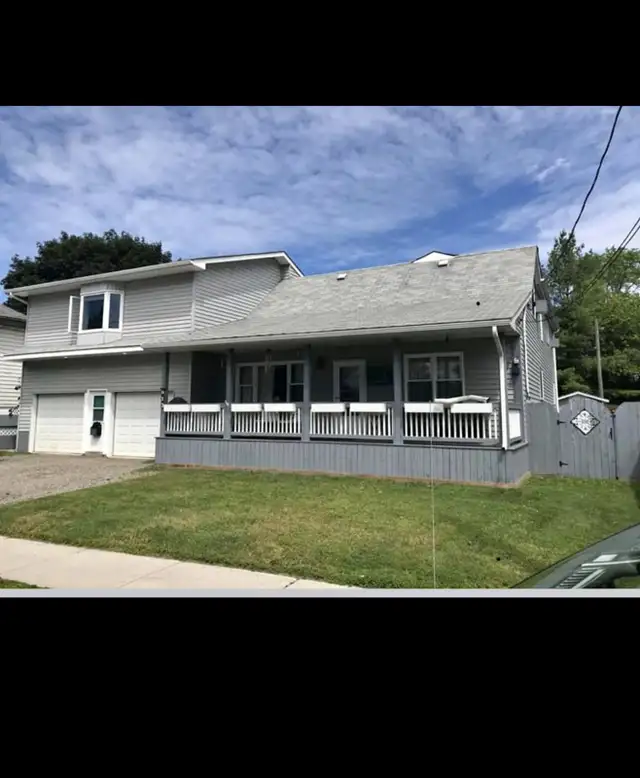 Spacious Student Rental Great for All Sizes Of Groups in Room Rentals & Roommates in Peterborough - Image 2