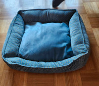 Teal Pet Bed (21.5" X 18.5")