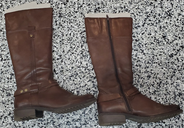 Brown leather boots women Bottes femme en cuir marron dans Femmes - Chaussures  à Ville de Montréal - Image 2
