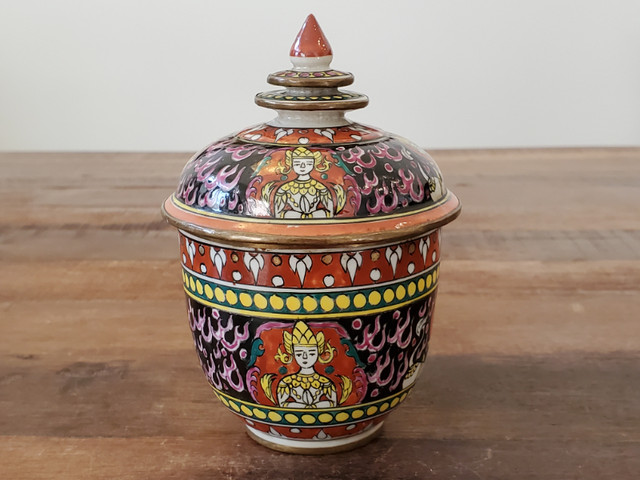 Vintage Chinese Enameled Porcelain Covered Bencharong Jar in Arts & Collectibles in Edmonton