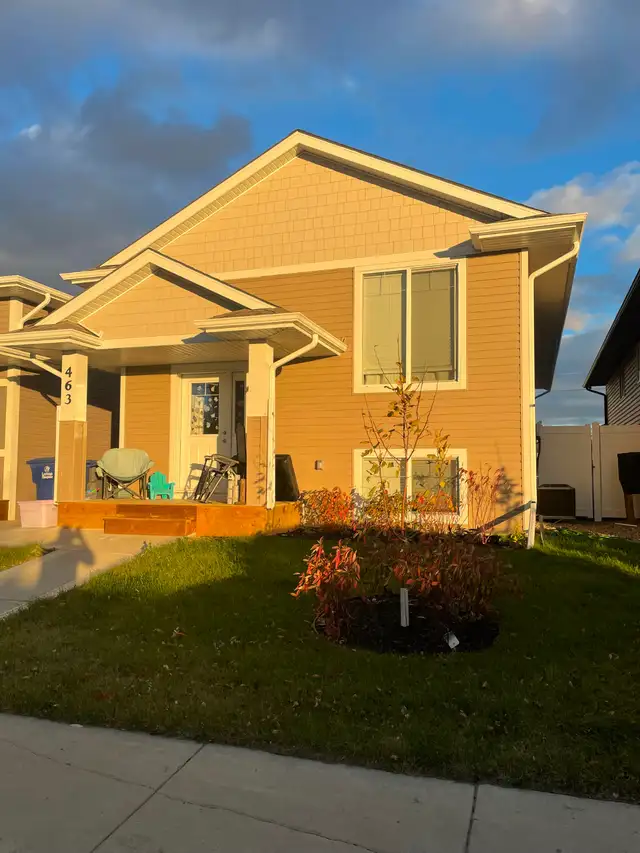 4-bedroom, 3-bathroo newer house for rent in Aspen Ridge