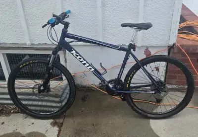 KONA Fire Mountain Bike 475$ obo Specs: 26" Maxxis Rekon Wheels 21-Speed Drivetrain Fits someone 5'8...