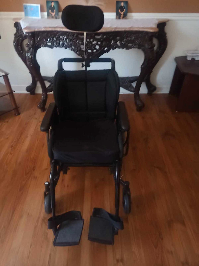 Chaise roulante Prima dans Santé et besoins spéciaux  à Saint-Hyacinthe - Image 2