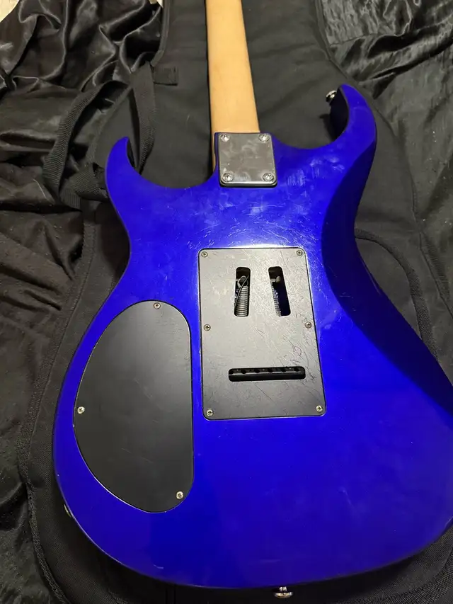 6 String Electric Guitar + Lot in Guitars in City of Toronto - Image 3