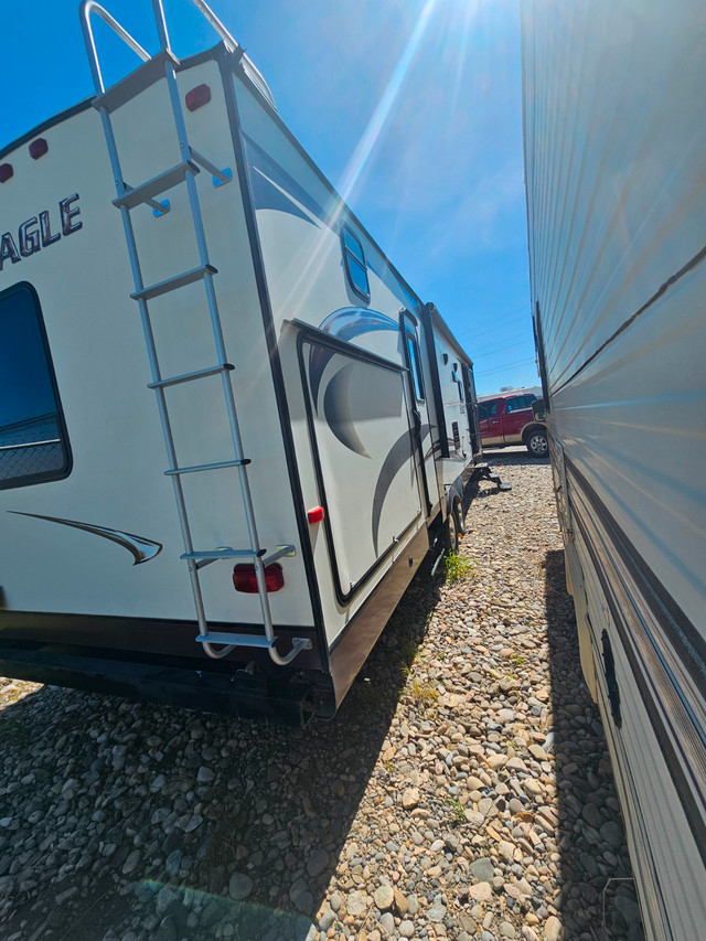 2014 Jayco Eagle 314 BDS  Travel Trailer $24,900 in Travel Trailers & Campers in Calgary - Image 3