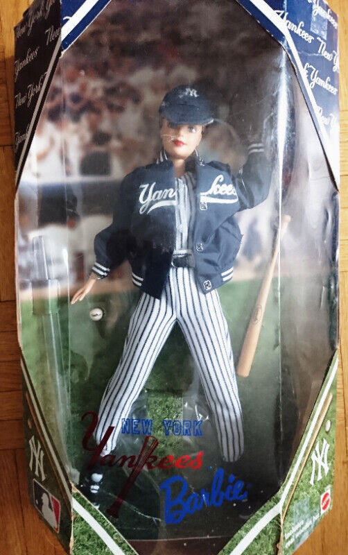 Vintage 1999 Collectible Mattel New York Yankees Barbie Doll in Arts & Collectibles in Oshawa / Durham Region - Image 2