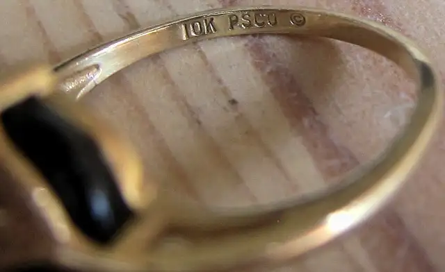 BEAUTIFUL 10K SOLID GOLD DOLPHIN RING WITH GEMSTONES SIZE 6.25 in Jewellery & Watches in Ottawa - Image 8