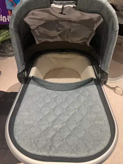 UPPAbaby bassinet in excellent condition. Clean, well cared for, and lightly used. Fabric is fully r...