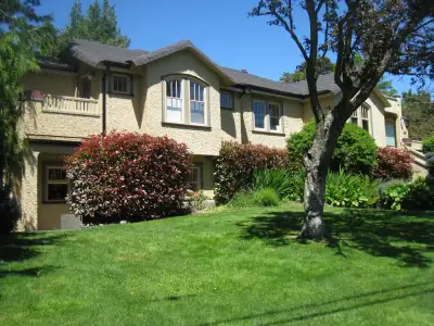 1-Bdrm Furnished Suite avail Sept 1