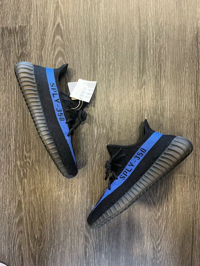 Adidas Yeezy 350 Dazzling Blue size 11 in Men's Shoes in Markham / York Region - Image 2