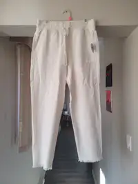 Size small - White ankle cut pants - The Bay