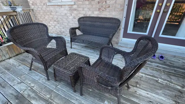 OUTDOOR SEATING