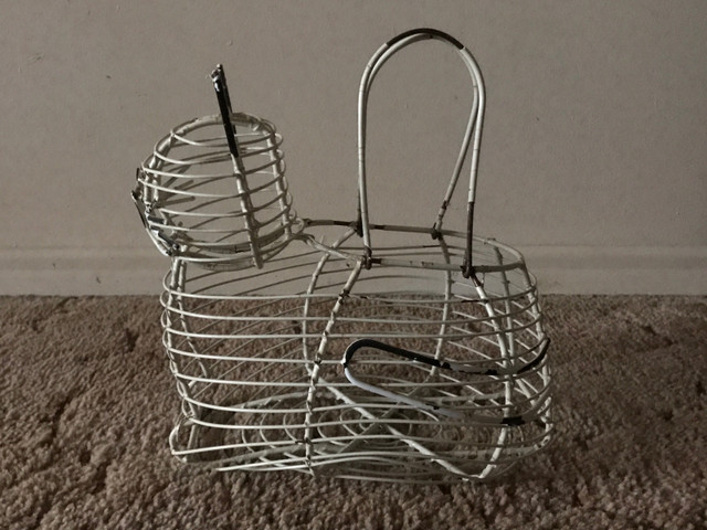 Vintage Kitty Shaped Wire Egg Basket in Holiday, Event & Seasonal in London - Image 2