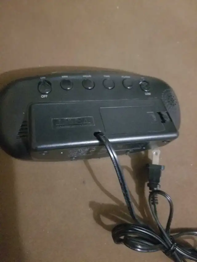Sharp SPC182  , USB changing AL intertec alarm clock in General Electronics in Markham / York Region - Image 5