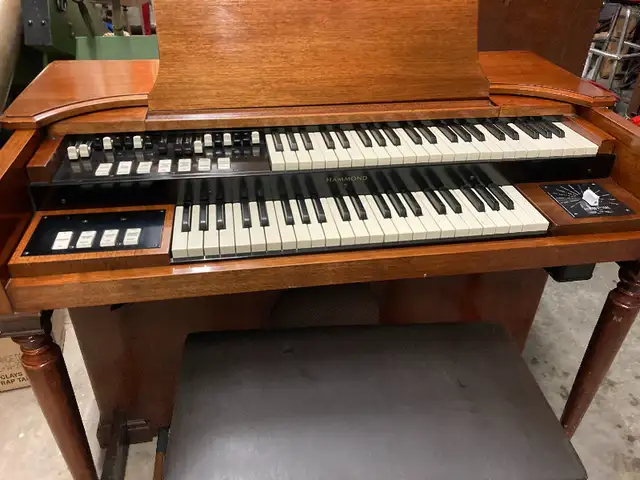Hammond organ Hammond &  tone cabinet in Pianos & Keyboards in Calgary - Image 2