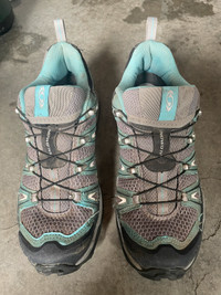 Salomon Womens Hiking Shoes US 7