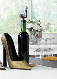 Gold Stiletto Shoe Wine Bottle Holder & Stopper 2PC Brand New