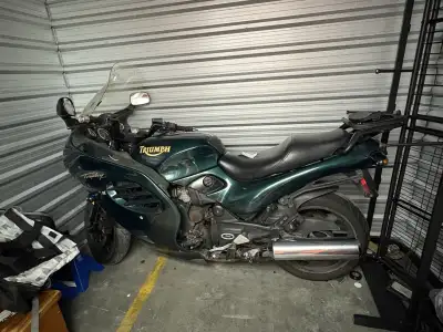 Comes with 3 side storage compartments Minor rust on alternator cap Cracked side panel Needs breaks,...