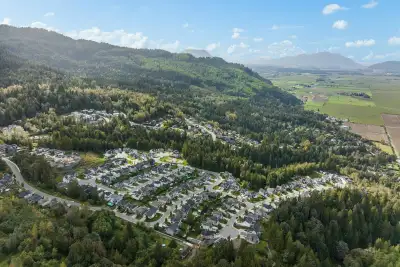 Discover the charm of Eastern Hillsides living with our cozy basement suite, perfect for a single oc...